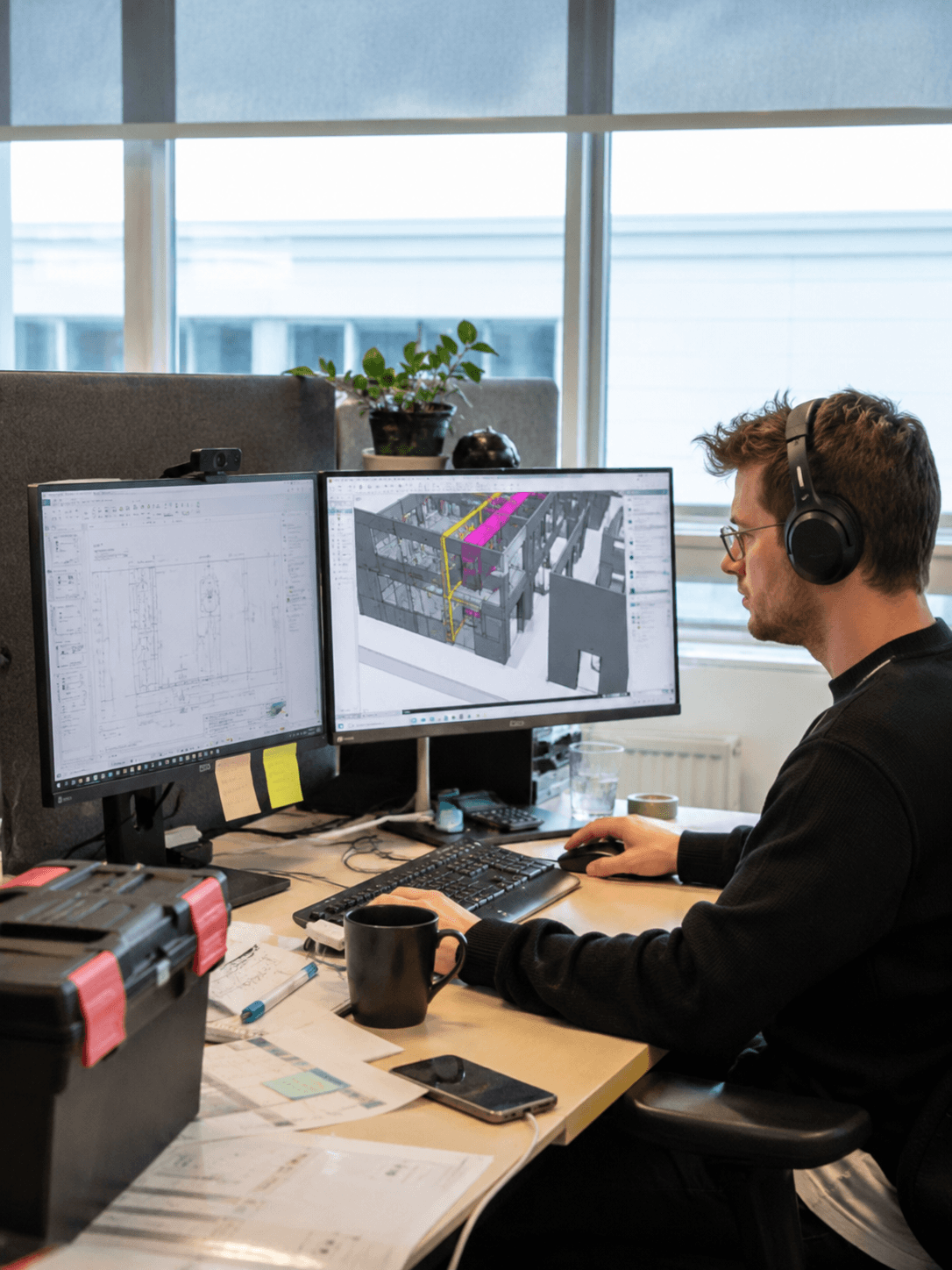 Aanbieder aan het werk aan een BIM-model